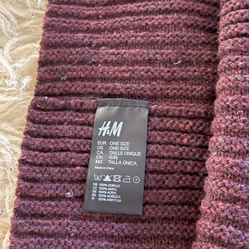 H&M Ribbed Knit Wide Infinity Scarf - Deep Burgundy